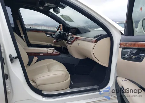 2009 Mercedes-Benz S 550 4Matic z USA, uszkodzony, nr VIN WDDNG86X89A270689